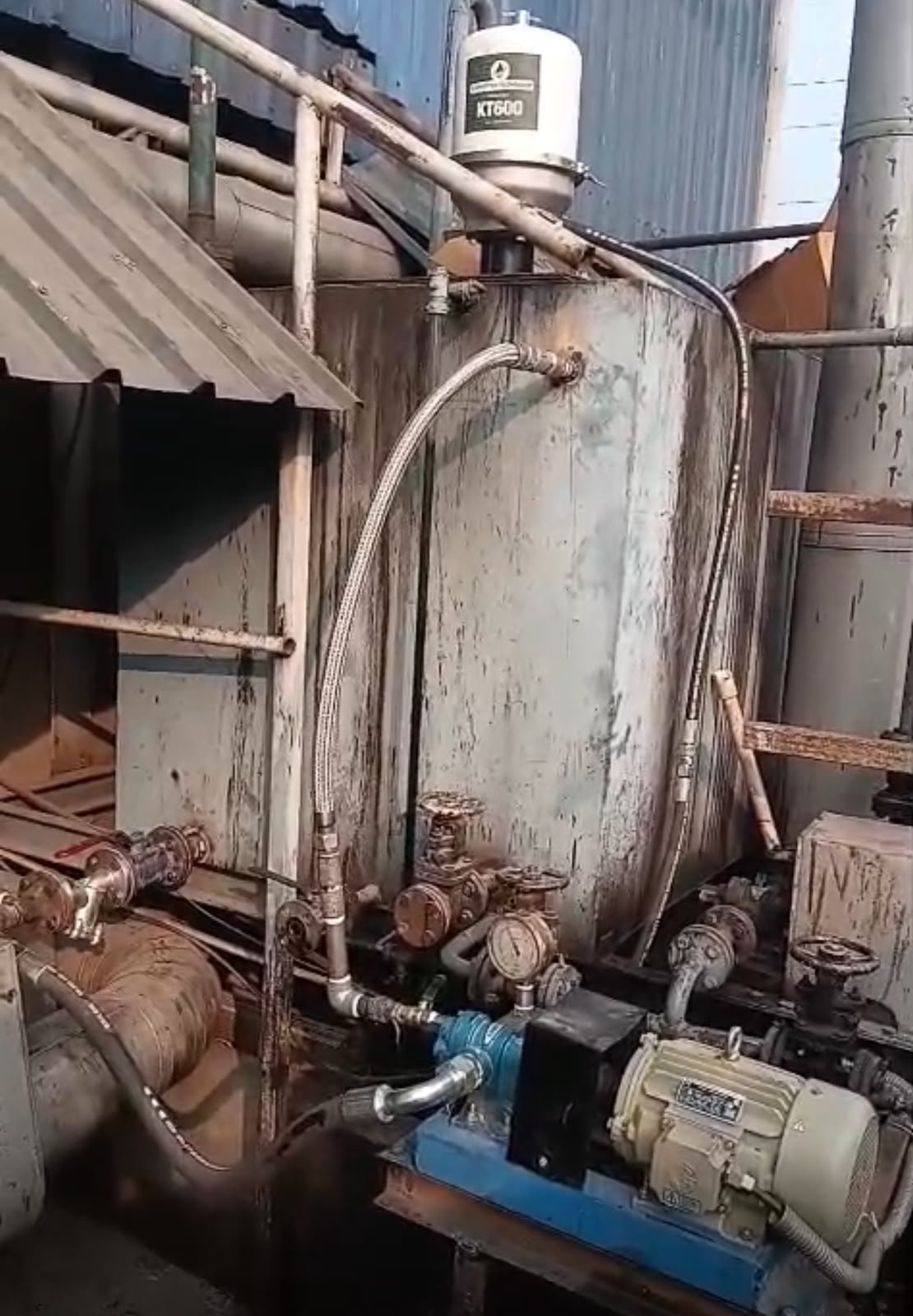 KT600 centrifuge filter mounted on a thermic oil tank with gear pump and motor in an industrial plant